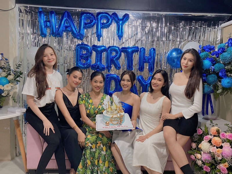 Hoa hậu Tiểu Vy “lột” trang sức hàng hiệu tặng sinh nhật Đỗ Hà  - Ảnh 2